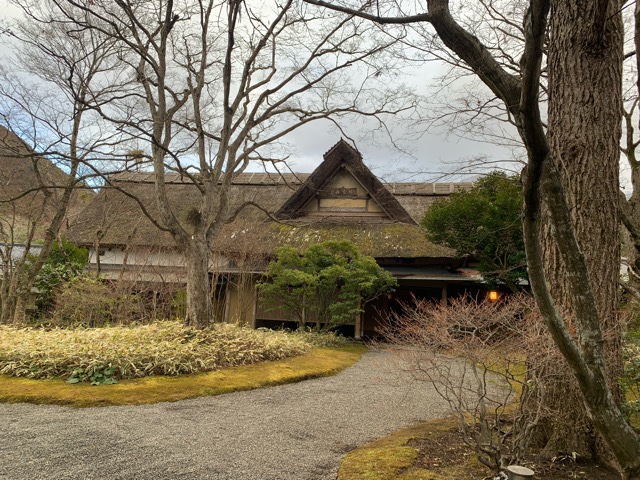 亀の井別荘　フロントから見た風景